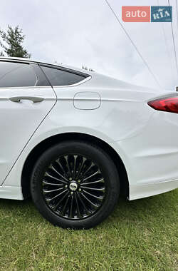 Седан Ford Fusion 2016 в 