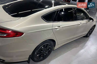 Седан Ford Fusion 2017 в 