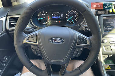Седан Ford Fusion 2017 в 