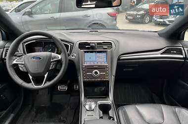 Седан Ford Fusion 2017 в 