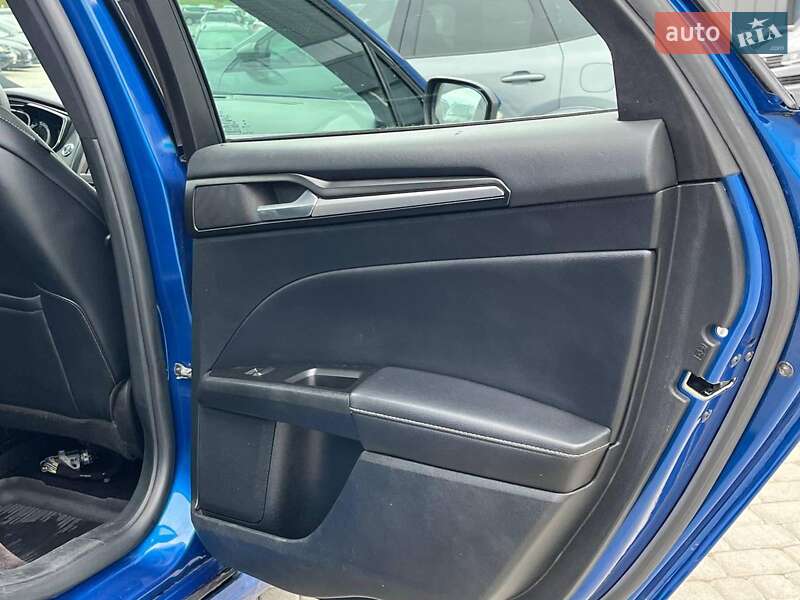 Седан Ford Fusion 2017 в Львові