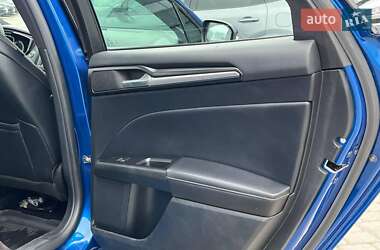 Седан Ford Fusion 2017 в 