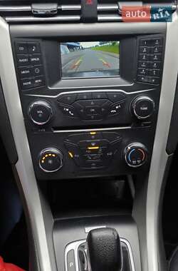 Седан Ford Fusion 2015 в 