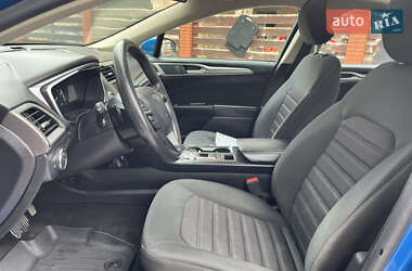 Седан Ford Fusion 2019 в 