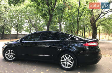 Седан Ford Fusion 2015 в 