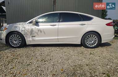 Седан Ford Fusion 2013 в 