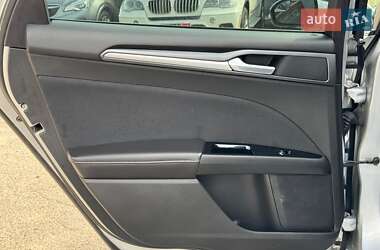 Седан Ford Fusion 2015 в 