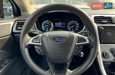 Седан Ford Fusion 2015 в 