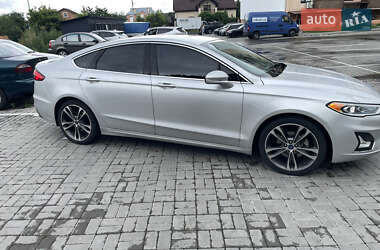 Седан Ford Fusion 2018 в 