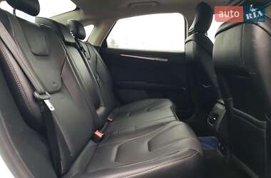 Седан Ford Fusion 2017 в 