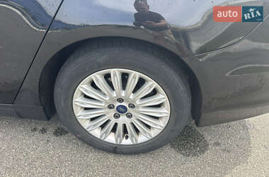 Седан Ford Fusion 2013 в 