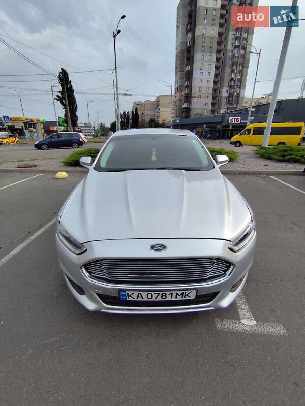 Седан Ford Fusion 2016 в 