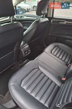Седан Ford Fusion 2018 в 