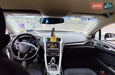 Седан Ford Fusion 2016 в 