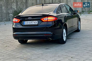Седан Ford Fusion 2015 в 