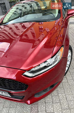 Седан Ford Fusion 2015 в 
