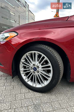 Седан Ford Fusion 2015 в 