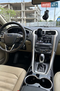 Седан Ford Fusion 2015 в 