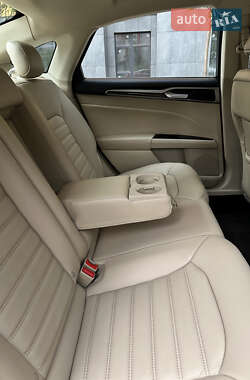 Седан Ford Fusion 2015 в 