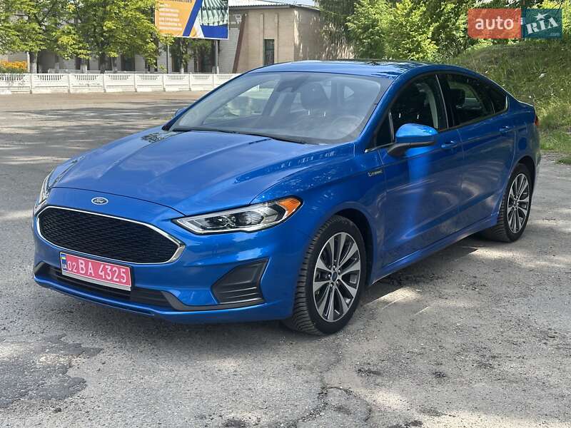 Седан Ford Fusion 2019 в 