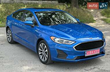 Седан Ford Fusion 2019 в 