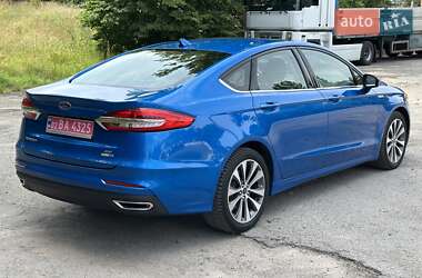 Седан Ford Fusion 2019 в 