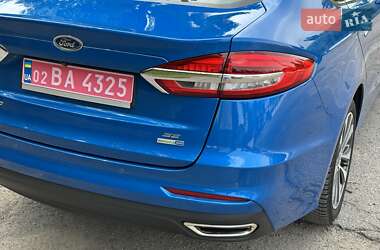 Седан Ford Fusion 2019 в 