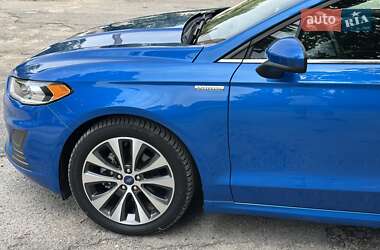 Седан Ford Fusion 2019 в 