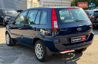 Хэтчбек Ford Fusion 2011 в 