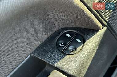 Хэтчбек Ford Fusion 2011 в 