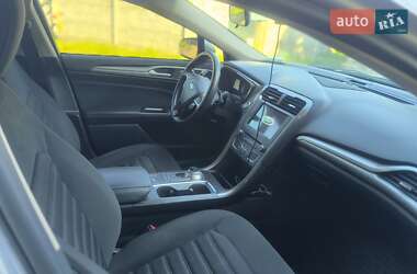 Седан Ford Fusion 2017 в 