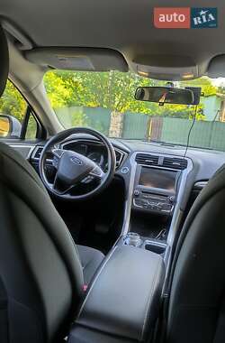 Седан Ford Fusion 2017 в 