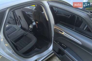 Седан Ford Fusion 2017 в 