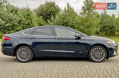 Седан Ford Fusion 2020 в 