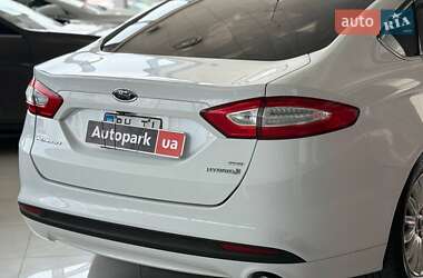 Седан Ford Fusion 2015 в 
