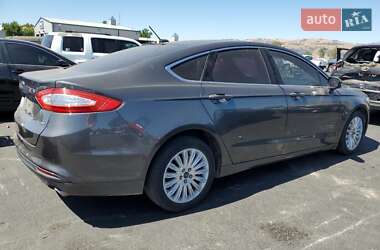 Седан Ford Fusion 2016 в 