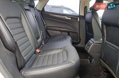 Седан Ford Fusion 2017 в 