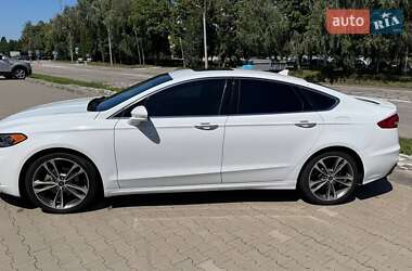 Седан Ford Fusion 2019 в 