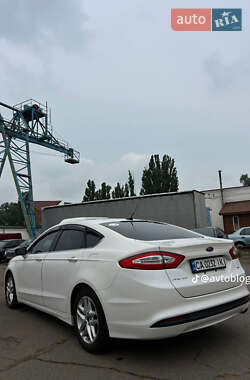 Седан Ford Fusion 2013 в 