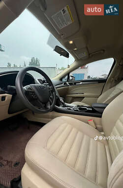 Седан Ford Fusion 2013 в 