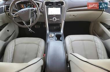 Седан Ford Fusion 2017 в 