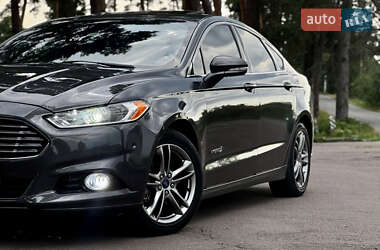 Седан Ford Fusion 2014 в 