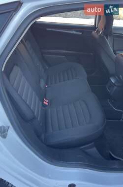 Седан Ford Fusion 2013 в 