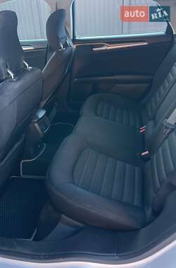 Седан Ford Fusion 2013 в 