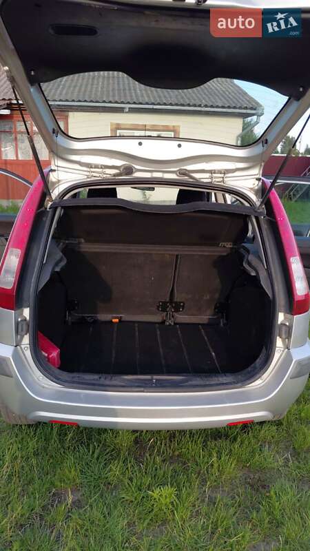 Хэтчбек Ford Fusion 2006 в Ровно