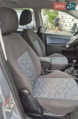 Хэтчбек Ford Fusion 2005 в 