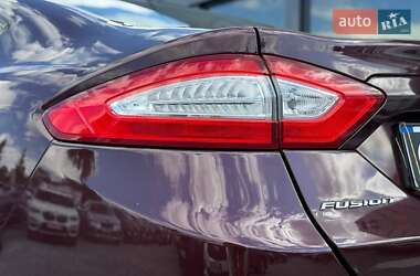 Седан Ford Fusion 2013 в 