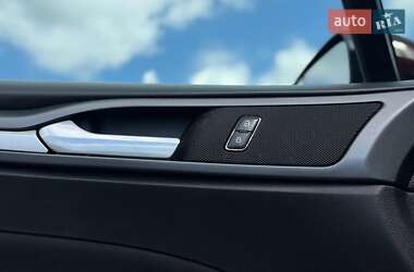 Седан Ford Fusion 2013 в 