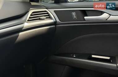 Седан Ford Fusion 2013 в 