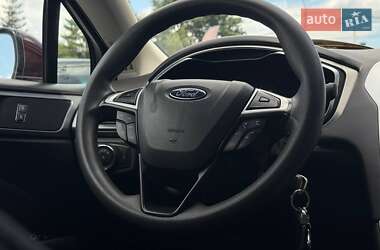 Седан Ford Fusion 2013 в 